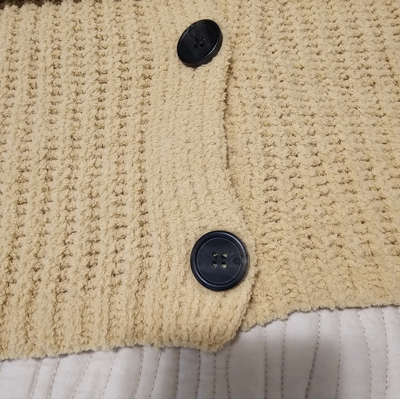 Oversized short button up Cardigan - Picture 9 of 9